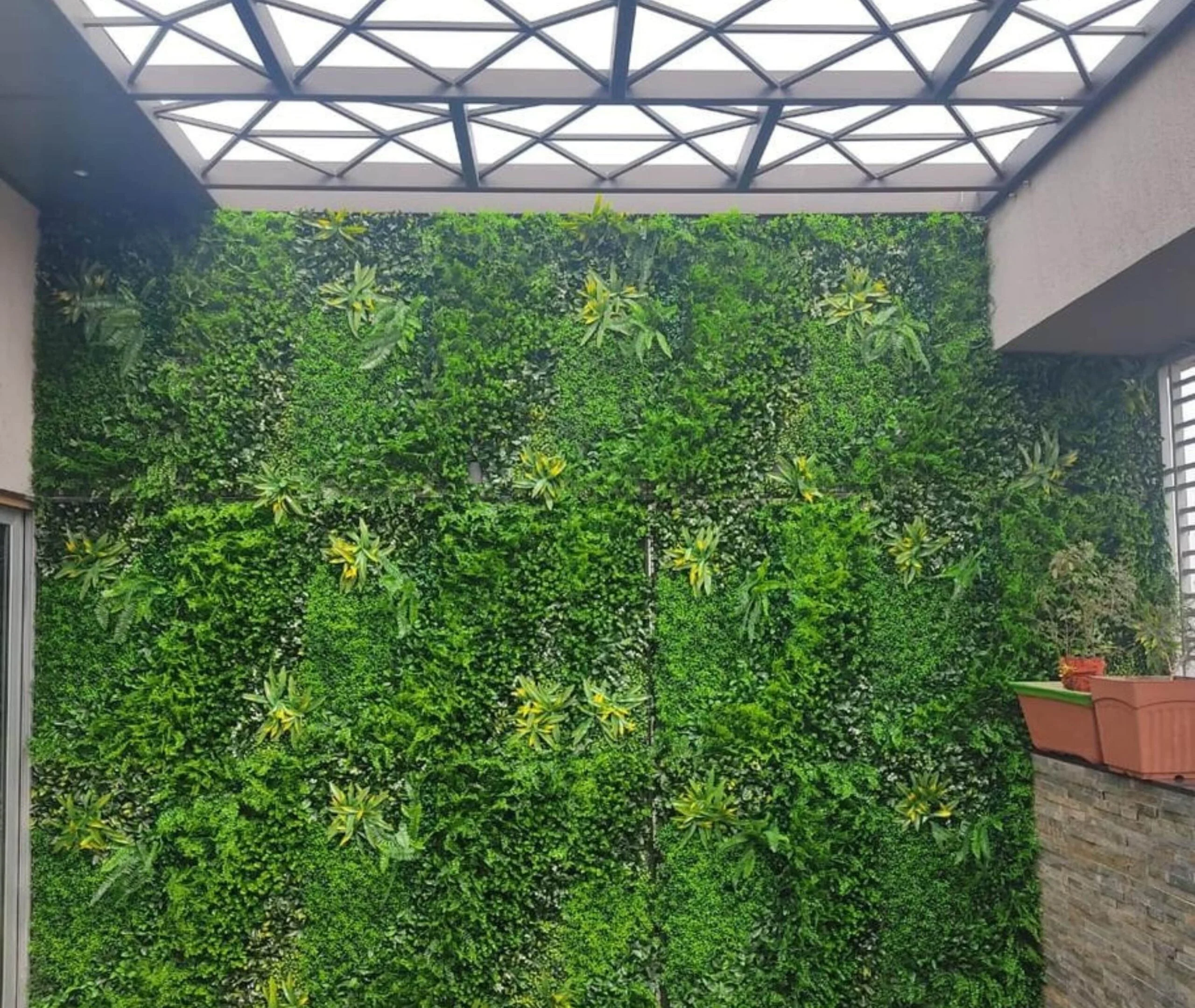 Vertical Artificial Evergreen Hues Wall, For Indoor & Outdoor